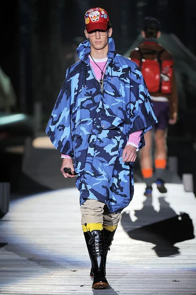 Look 16